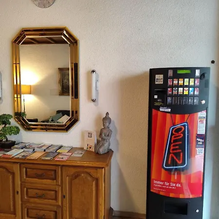 In Guest - 2 With Its Own Kitchen And Bathroom *